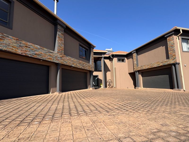 Impressive Luxury Off-the-Grid Estate Living at its Finest in Three Rivers East - Photo 4