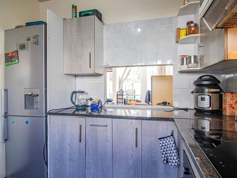 Charming Eastleigh Townhouse Living - Photo 5