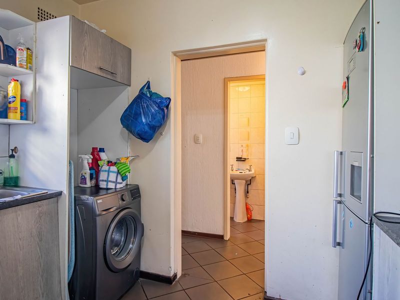 Charming Eastleigh Townhouse Living - Photo 7