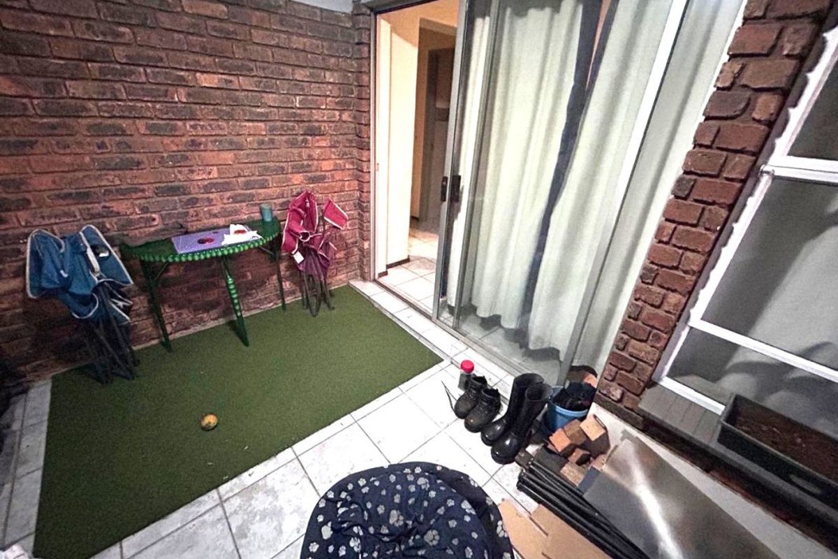 Neat Pet-friendly Apartment with Park Views - Photo 2