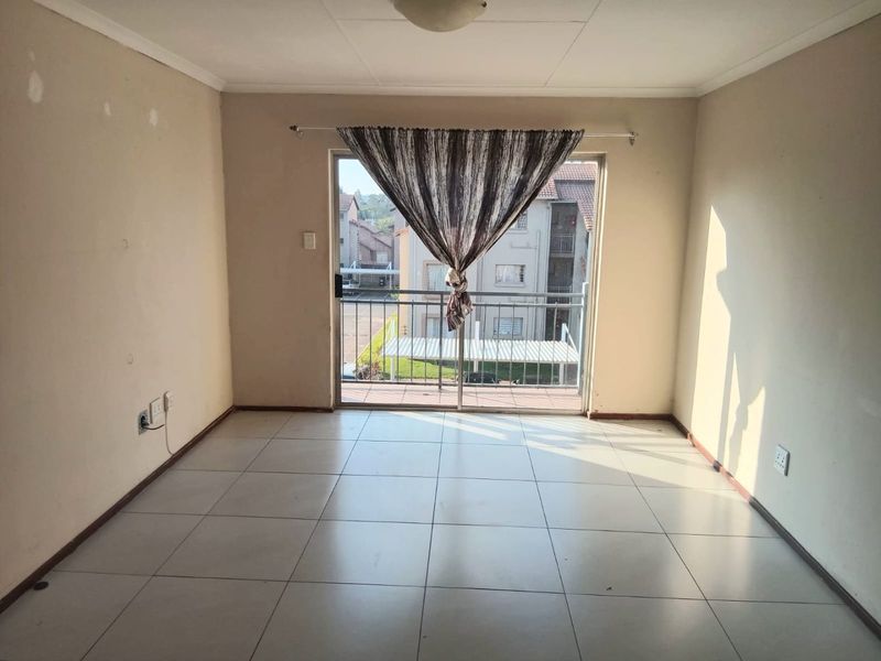 Beautiful 2 bedroom 1 bathroom second floor unit available for rent in modern, safe complex - Photo 4