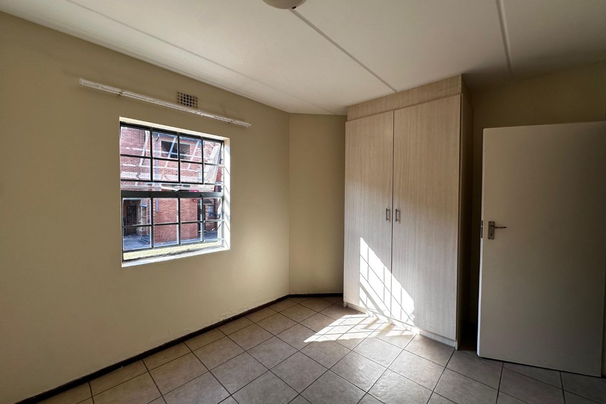 Modern 1-Bedroom Ground Floor Apartment to Rent in Midrand - Photo 3