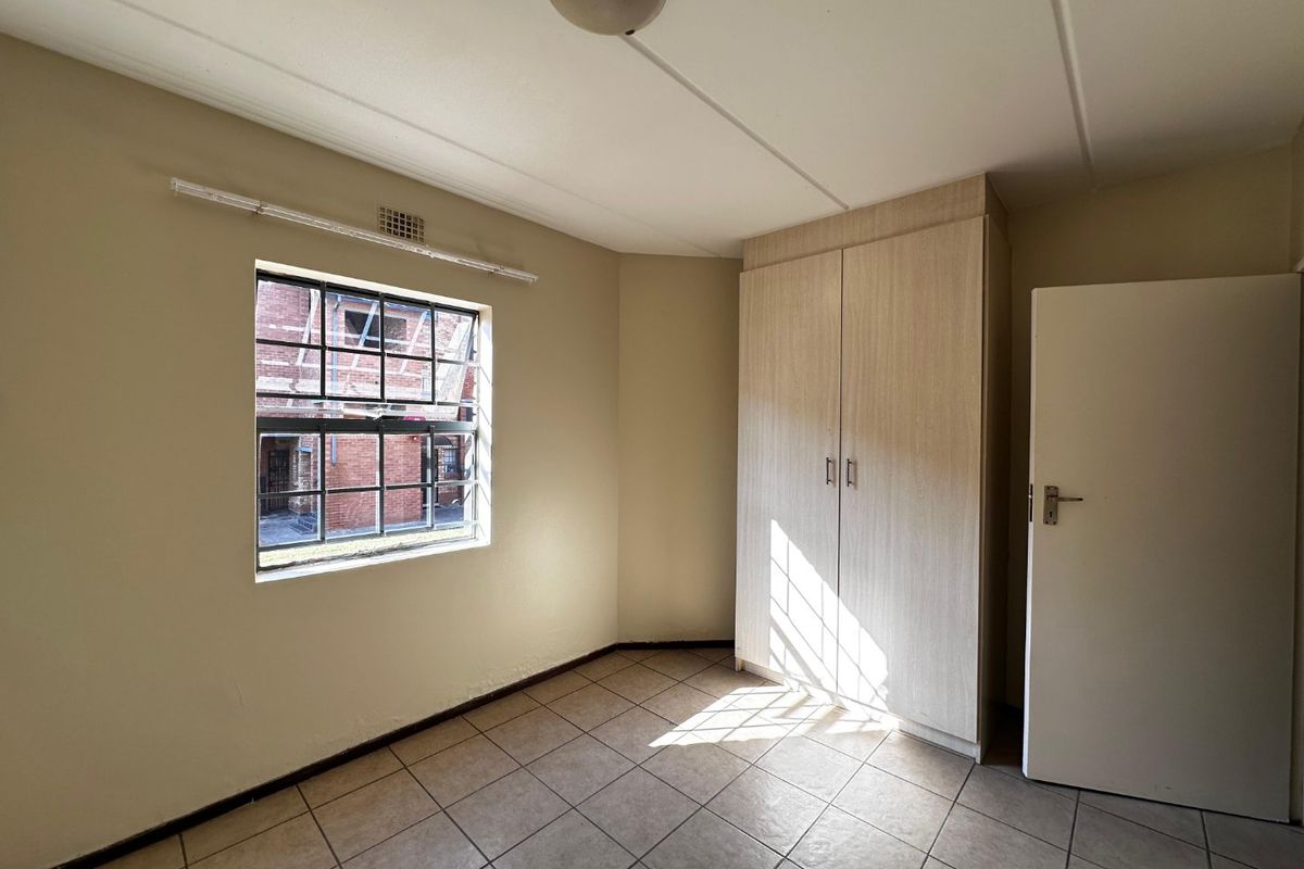 Modern 1-Bedroom Ground Floor Apartment to Rent in Midrand - Photo 4