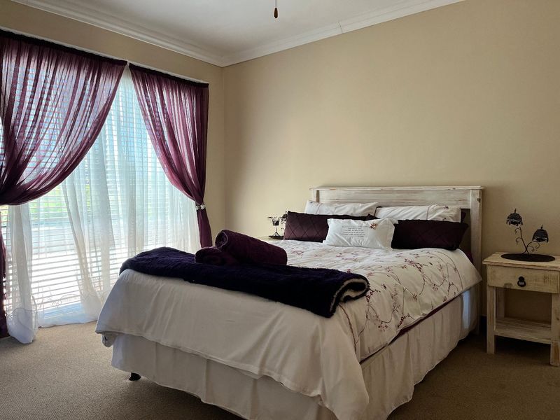 Coastal grandeur meets endless ocean views. - Photo 5