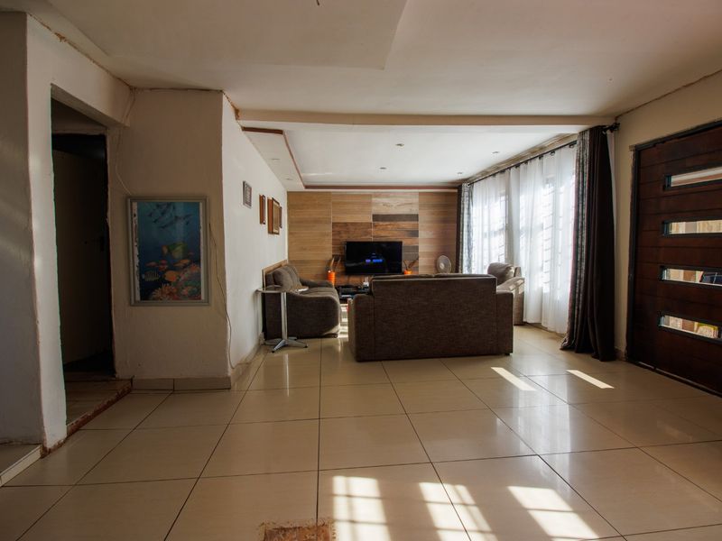 Affordable 3-Bedroom Home with Endless Potential in Lehae - Photo 2