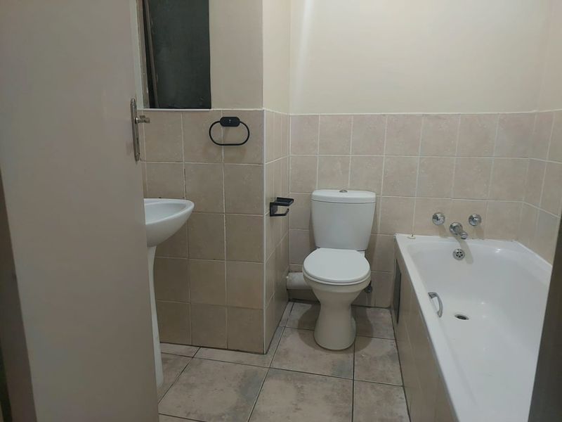 2 Bedroom 2 Bathroom Apartment For Rent - Photo 6