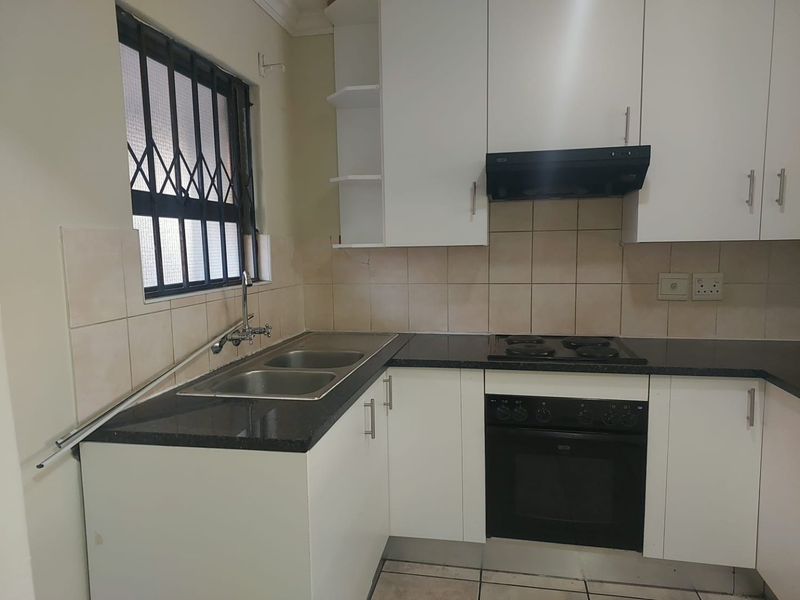 2 Bedroom 2 Bathroom Apartment For Rent - Photo 2