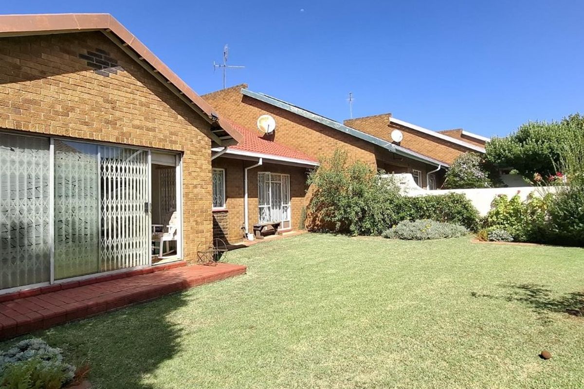 PET FRIENDLY 3 BEDROOM UNIT IN A SECURE COMPLEX - Photo 2