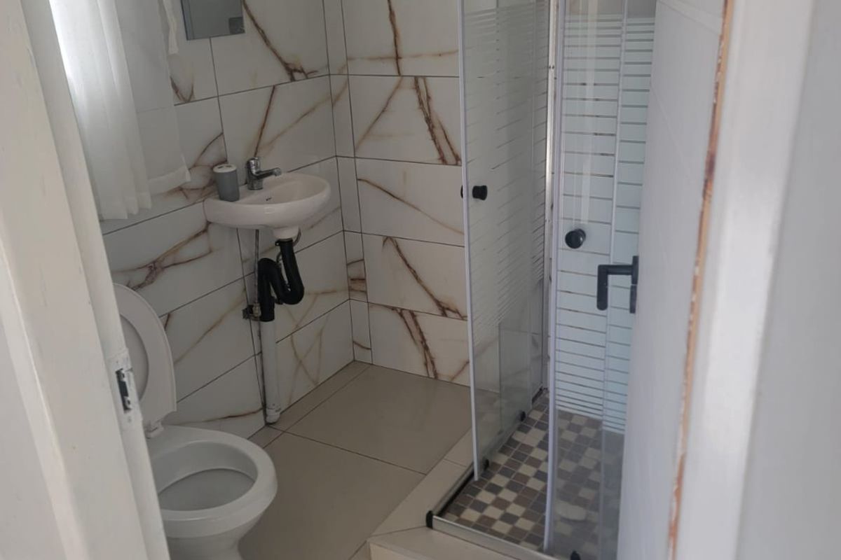 Neat flatlet in illiondale - Photo 2