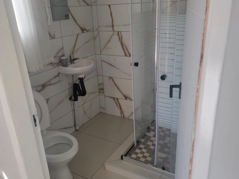 Neat flatlet in illiondale - Photo 2