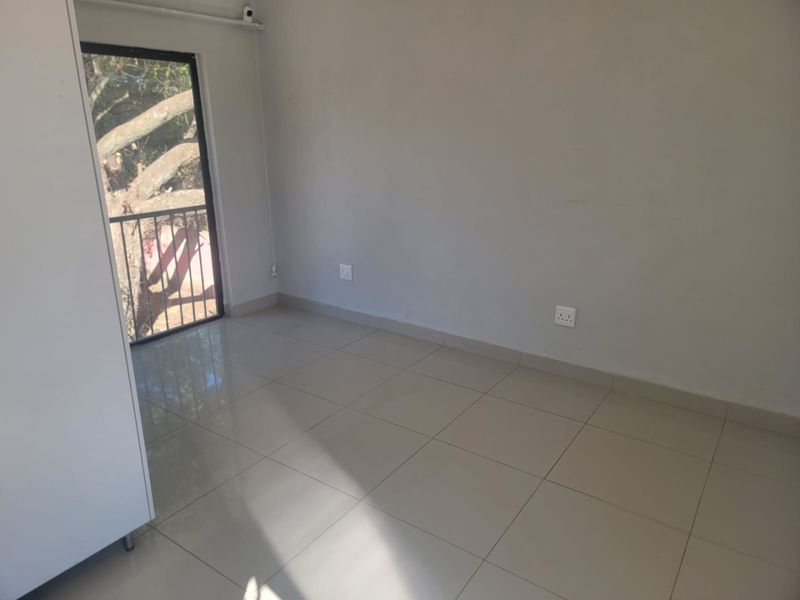 Neat flatlet in illiondale - Photo 6