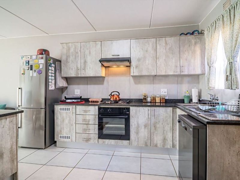 Stylish Three-Bedroom Home With Modern Comfort - Photo 1