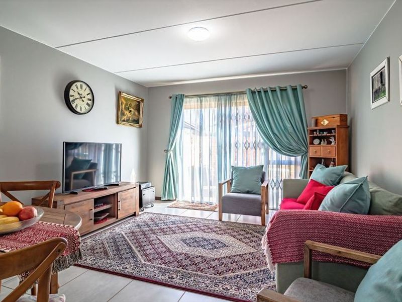 Stylish Three-Bedroom Home With Modern Comfort - Photo 2