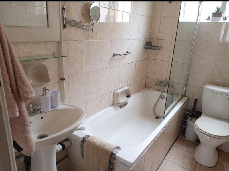 A Studio Apartment For Sale In South Beach, Durban - Photo 7