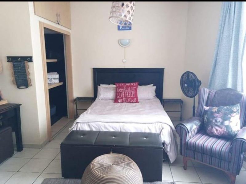 A Studio Apartment For Sale In South Beach, Durban - Photo 6