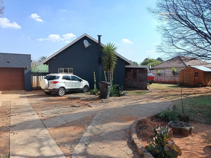 3 Bedroom house for sale in Stilfontein - Photo 2