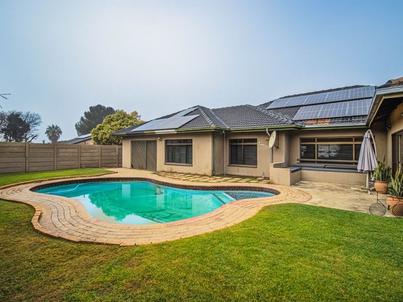 Ultra Modern Family Haven ... - Photo 1