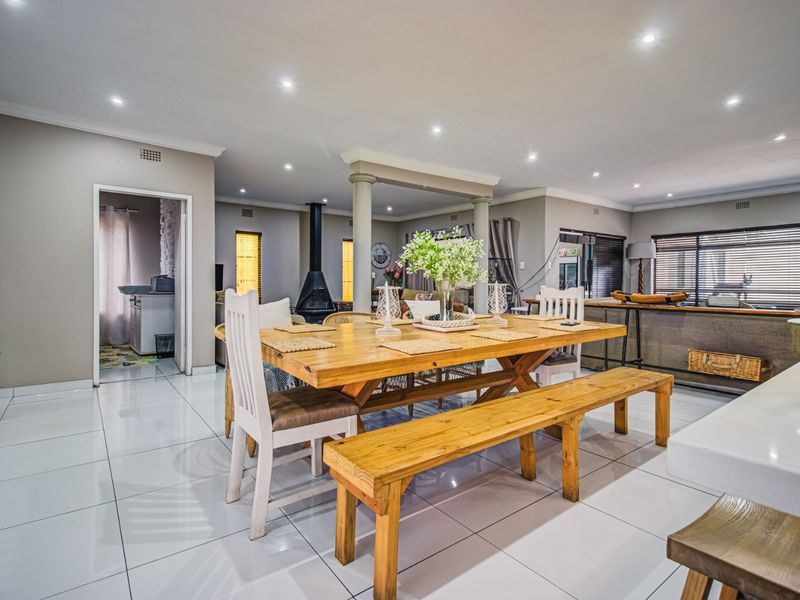 Ultra Modern Family Haven ... - Photo 10