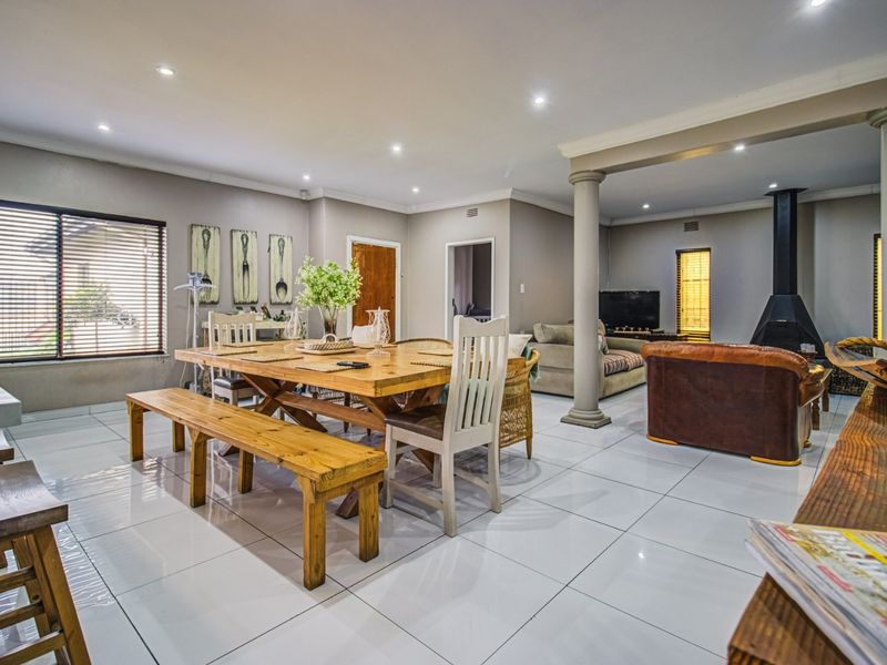 Ultra Modern Family Haven ... - Photo 9