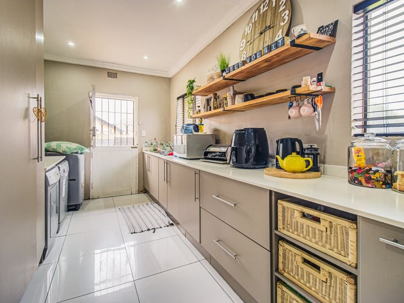 Ultra Modern Family Haven ... - Photo 6