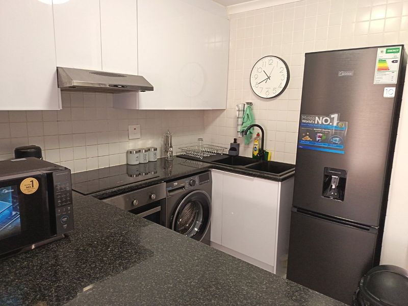 # Bedroom Furnished apartment - The Sands - Photo 3