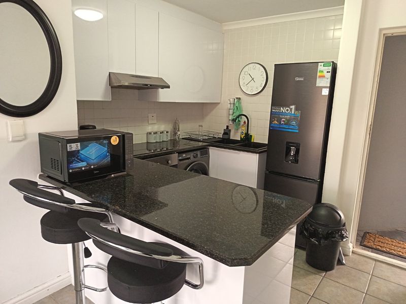 # Bedroom Furnished apartment - The Sands - Photo 2