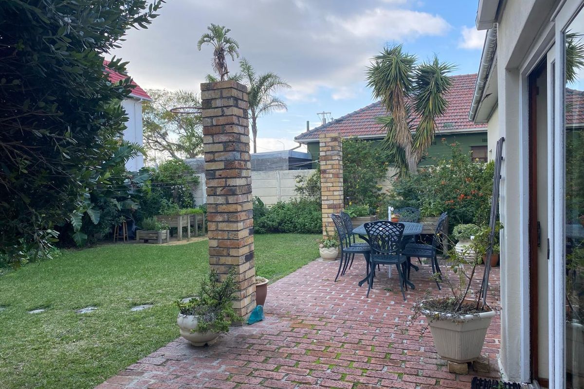3 Bedroom House On Auction in Diep River - Photo 2