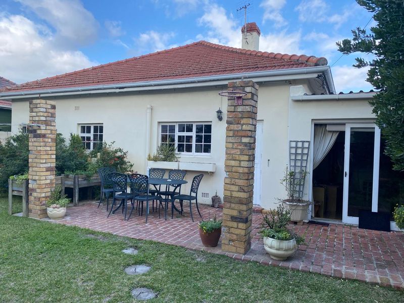 3 Bedroom House in Diep River - Photo 1
