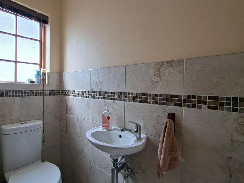 3 Bedroom House for Sale in Shelley Point - St Helena Bay - Photo 9
