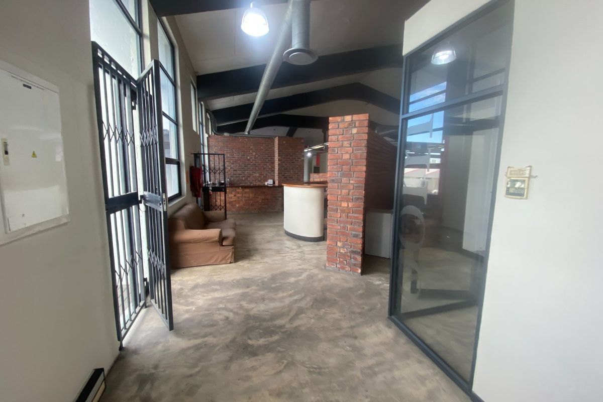483m2 Space to Let  - Photo 3