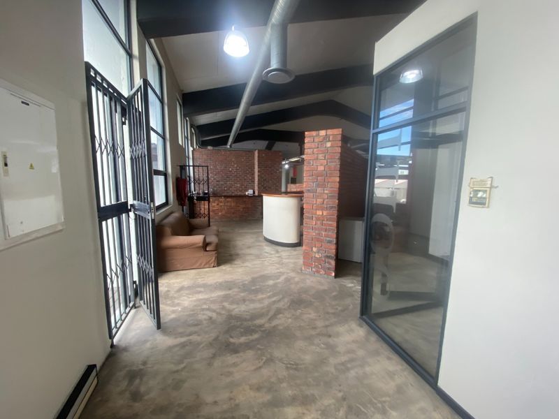 483m2 Space to Let  - Photo 3