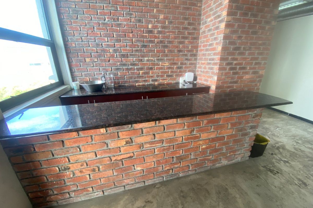 483m2 Space to Let  - Photo 5