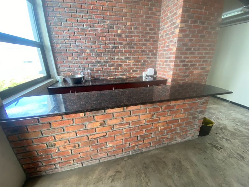 483m2 Space to Let  - Photo 5