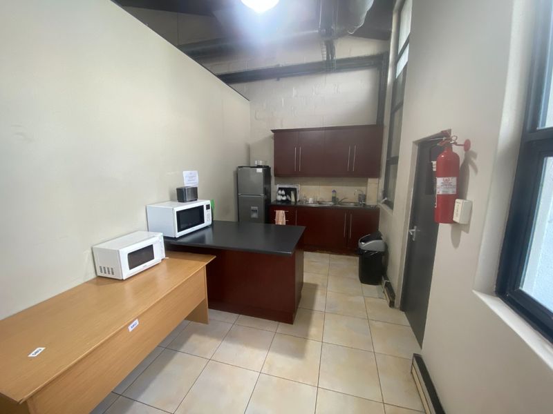 483m2 Space to Let  - Photo 4