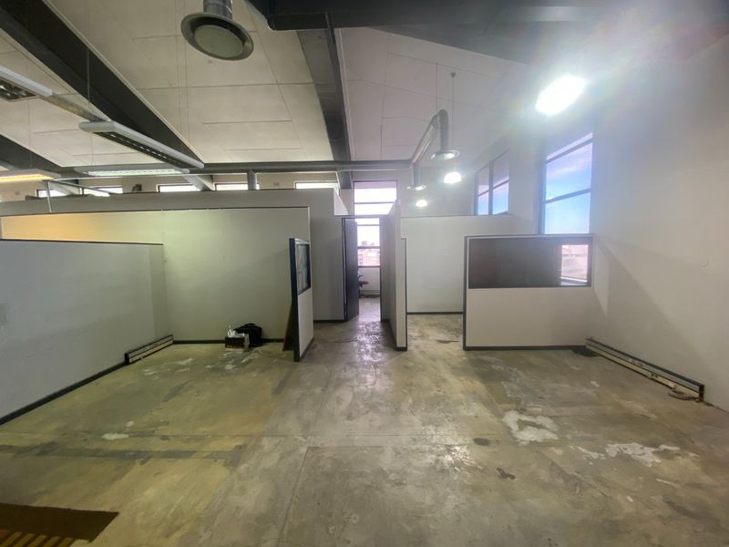 483m2 Space to Let  - Photo 2