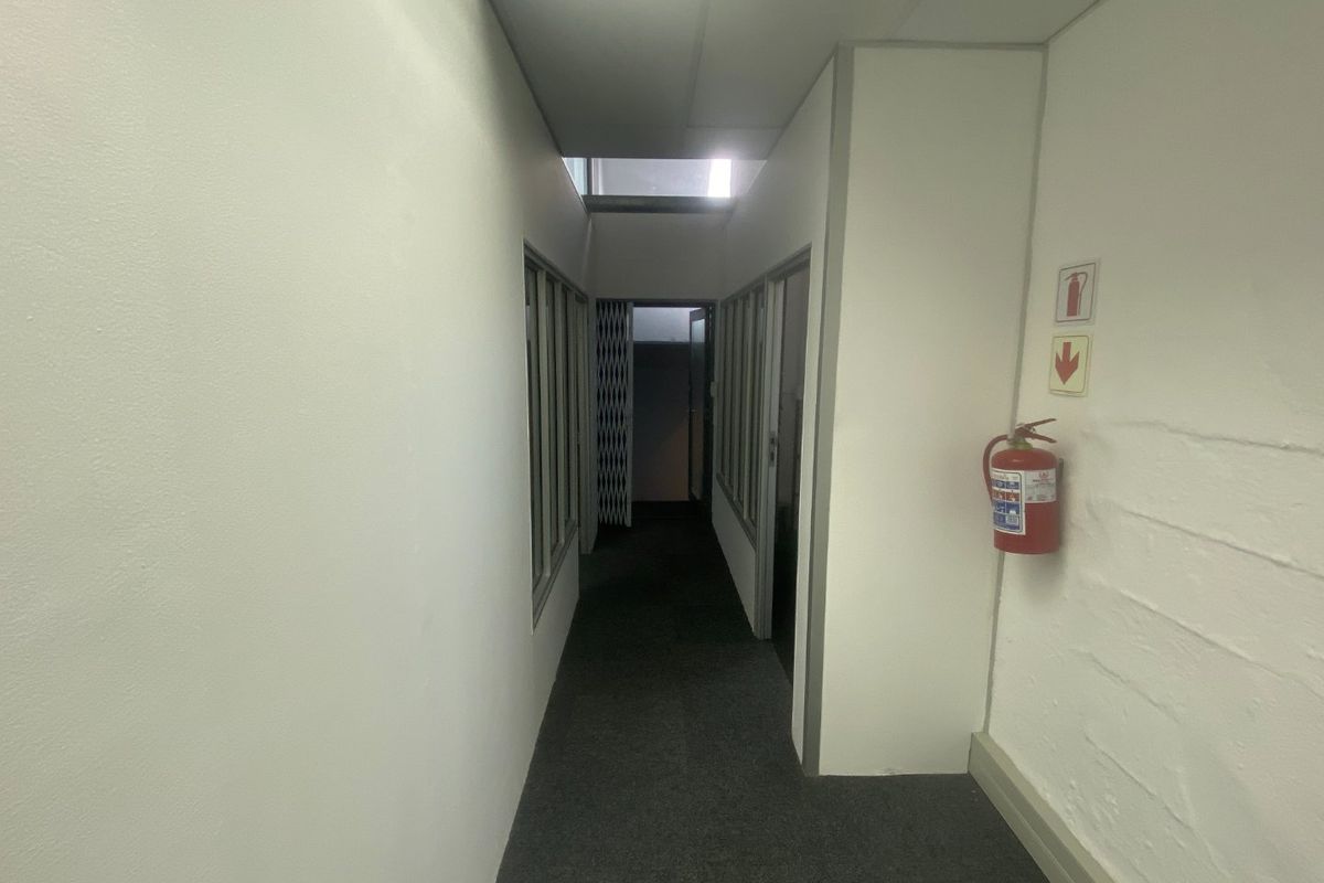 86m2 Commercial Space to Let  - Photo 5