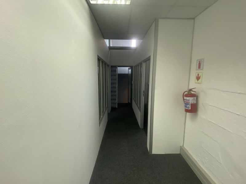 86m2 Commercial Space to Let  - Photo 5