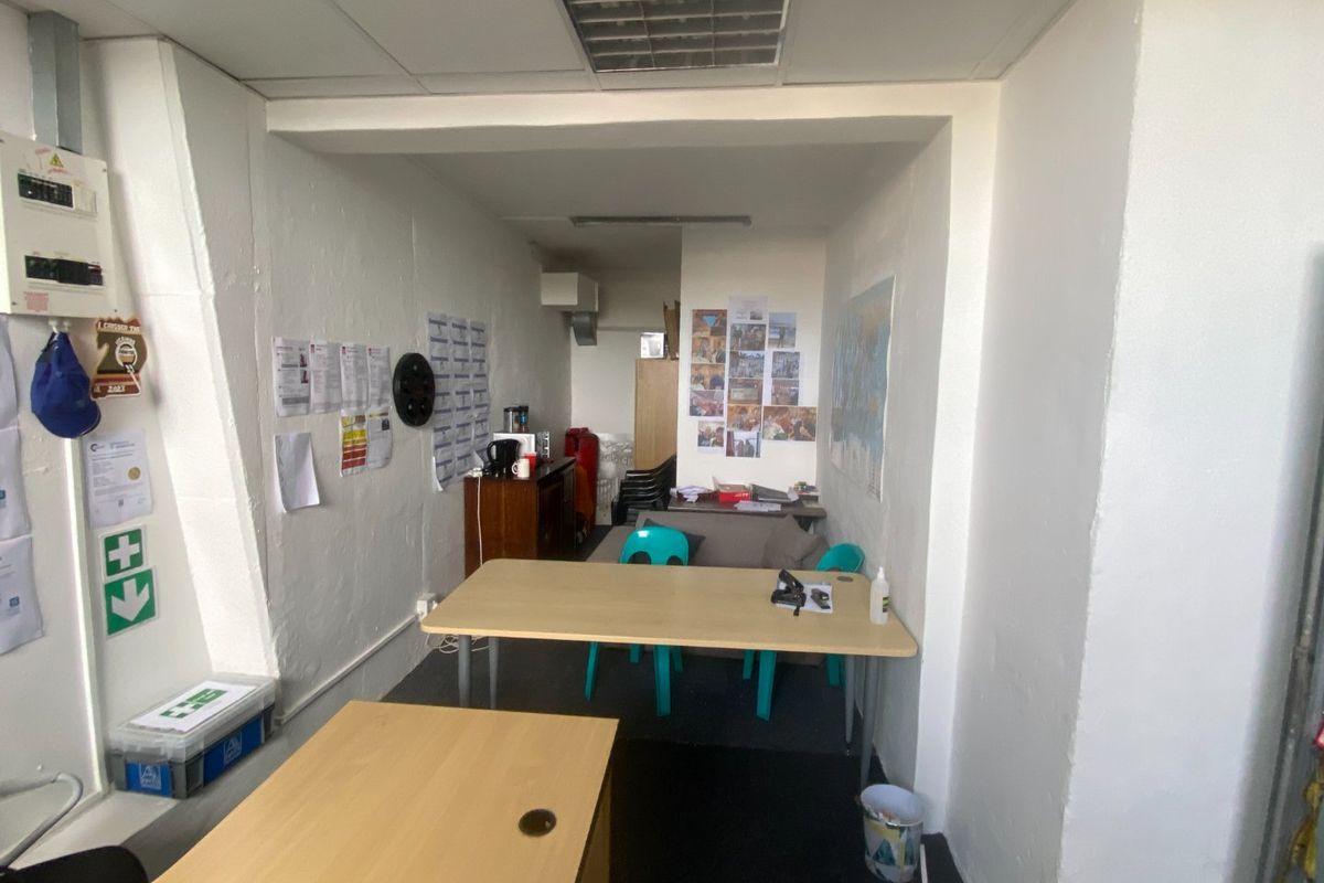 86m2 Commercial Space to Let  - Photo 4
