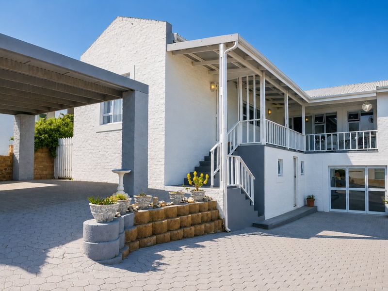 HOUSE WITH FLATLET IN STILL BAY WEST - Photo 2