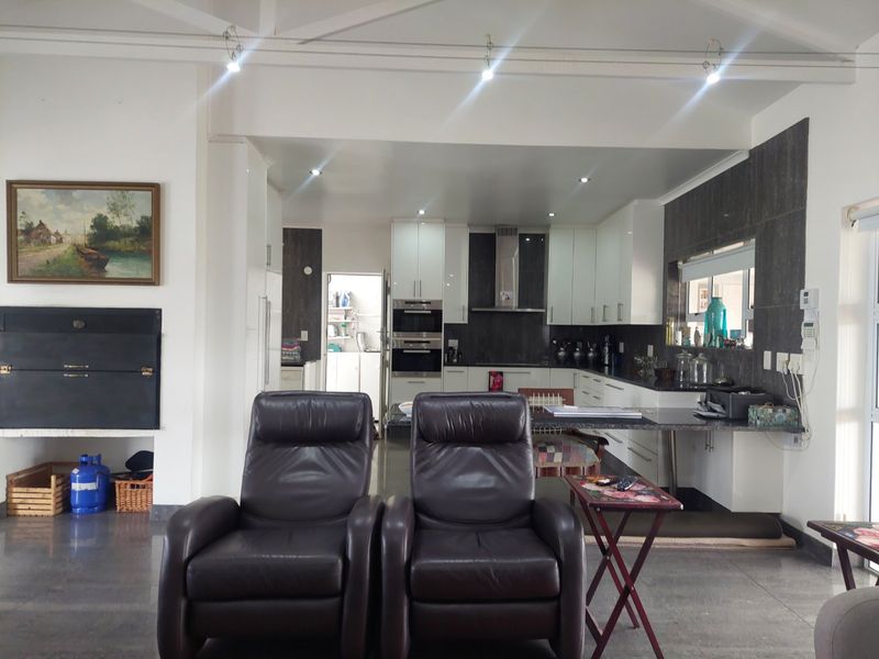 HOUSE WITH FLATLET IN STILL BAY WEST - Photo 9