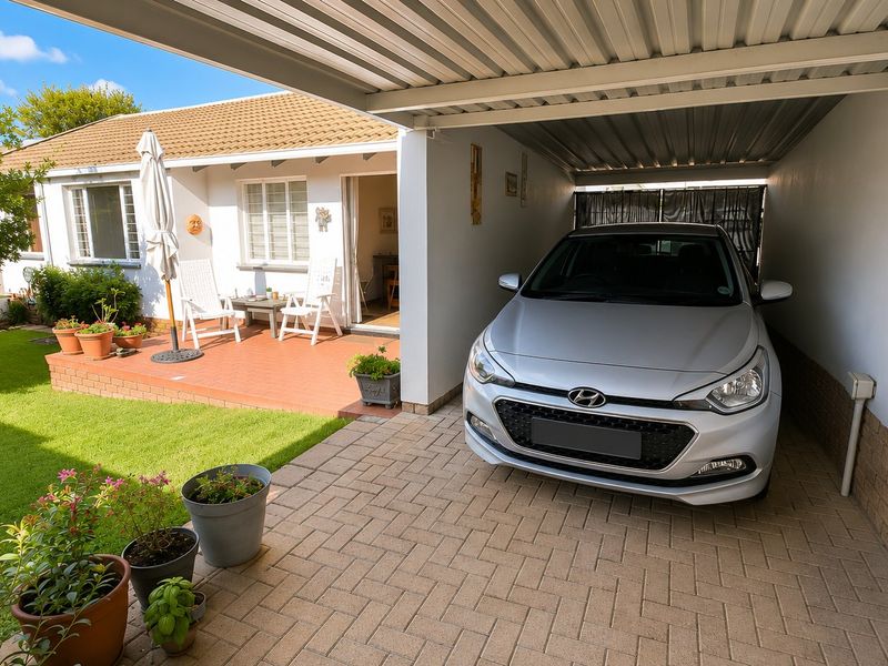 Bright Northwold Townhouse with Secure Living - Photo 3