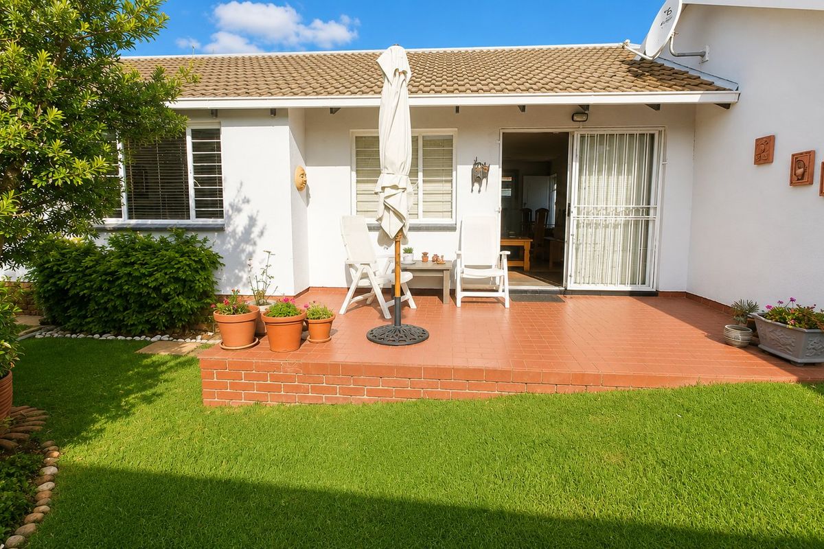 Bright Northwold Townhouse with Secure Living - Photo 2