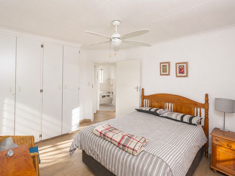 Bright Northwold Townhouse with Secure Living - Photo 10