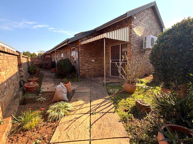 Charming 3-Bedroom Townhouse in a Prime Location - Elarduspark - Photo 1