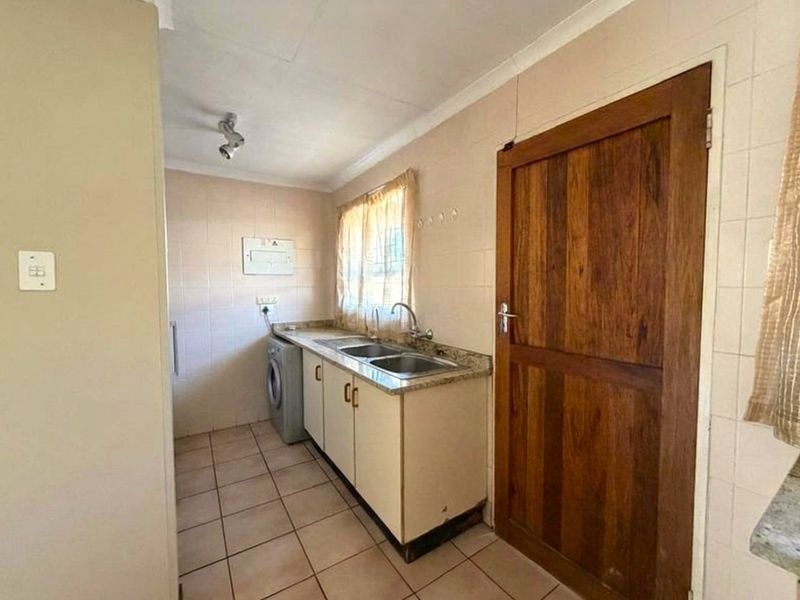 Charming 3-Bedroom Townhouse in a Prime Location - Elarduspark - Photo 8