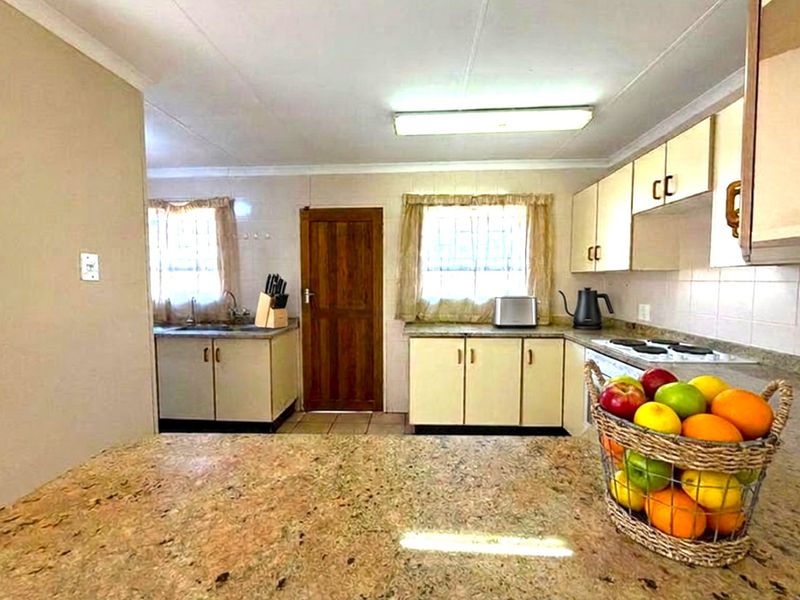 Charming 3-Bedroom Townhouse in a Prime Location - Elarduspark - Photo 6