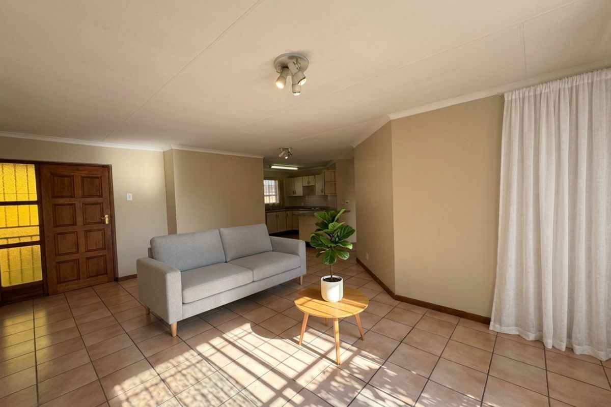 Charming 3-Bedroom Townhouse in a Prime Location - Photo 5