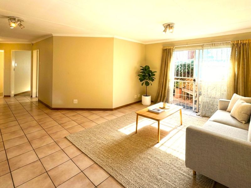 Charming 3-Bedroom Townhouse in a Prime Location - Elarduspark - Photo 4