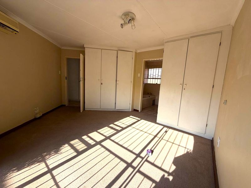 Charming 3-Bedroom Townhouse in a Prime Location - Elarduspark - Photo 9