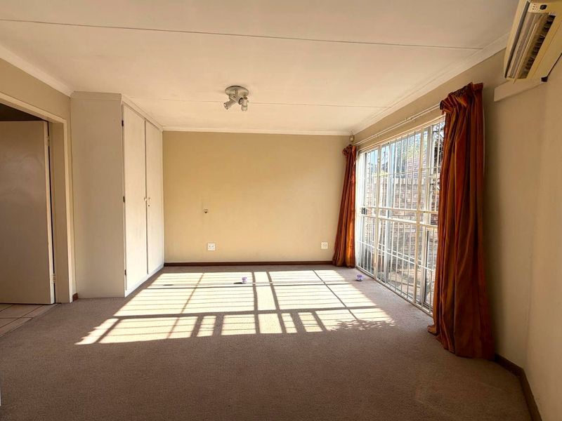 Charming 3-Bedroom Townhouse in a Prime Location - Elarduspark - Photo 10